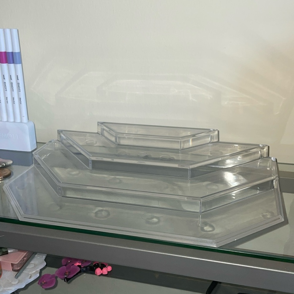 Nail polish stand / organizer